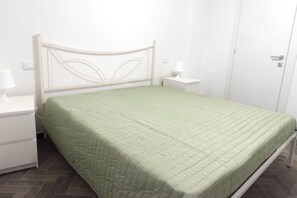 2 bedrooms, bed sheets