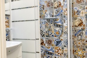Dusche, Bidet, Handtücher