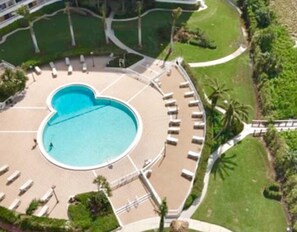 Kolam renang outdoor