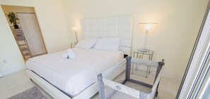 2 bedrooms, free WiFi, bed sheets - Southseas  (Marco Island)