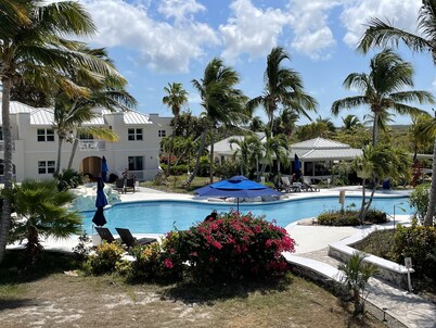 “Coastal Bliss: Stunning 2-Bedroom Condo with breathtaking Beach and Pool Views”