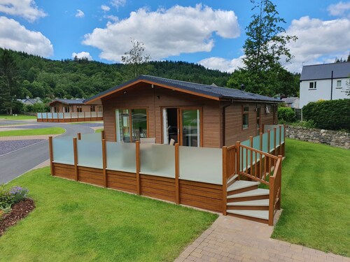 Luxury hot tub lodge in Betws-y-Coed, ideal for exploring Snowdonia National Park