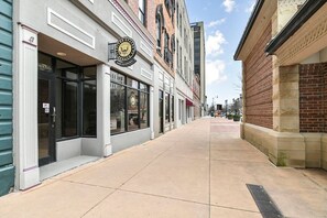 Exterior detail - Lovely 2-Bedroom Unit in Springfriend (Springfield)