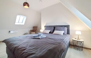 3 bedrooms, travel cot, free WiFi, bed sheets