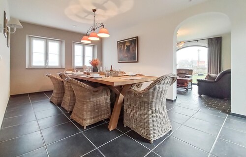 Lovely home in Knesselare with WiFi