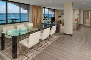 2 bars/lounges, lobby lounge - Delta Hotels Dar es Salaam (Dar es Salaam)