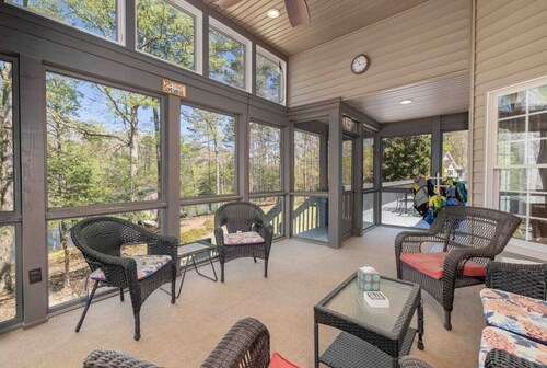 Better Lake than Never/ 3 bedroom W/ Boat Options!