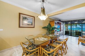 Dining - Casa Caribe #6 - 3 Bed, 3 Bath - Oceanfront, Ground Floor (Seven Mile Beach)
