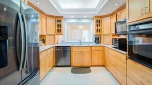 Mikrowelle, Ofen, Herdplatte, Geschirrspüler