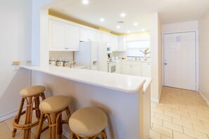 Mikrowelle, Ofen, Herdplatte, Geschirrspüler