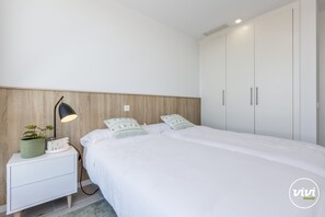3 室のベッドルーム、アイロン / アイロン台、WiFi (無料)、ベッドシーツ
