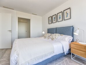 Double bed, Sonrisa, Townhouse in Estepona