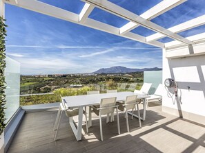 Sunlit terrace, Sonrisa, Townhouse in Estepona
