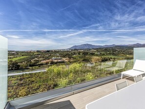 Mountain views, Sonrisa, Townhouse in Estepona