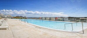 Communal pool, Sonrisa, townhouse in Estepona