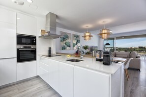 Fridge, microwave, oven, dishwasher - Sonrisa | Townhouse in Estepona (Estepona)