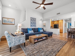 Smart TV, fireplace