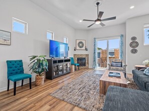 智能电视、壁炉