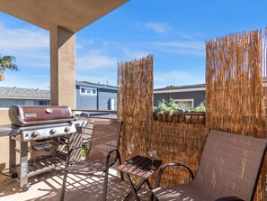 Property grounds - Pacific Beach Dreamin' - AC, Garage, Walk to Beach & Town (San Diego)