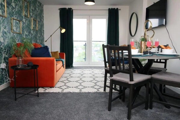 Dining - Cohost Partners | Modern 2BR Apt | River Views (Cardiff)