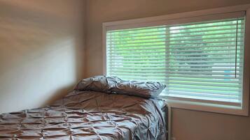 2 bedrooms, desk, iron/ironing board, travel crib