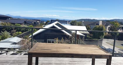 Spacious Holiday Home 5minute walk to the Lake