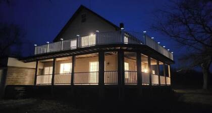 Lakehouse Vineyard on Lake Erie!