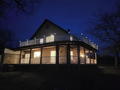 Lakehouse Vineyard on Lake Erie!