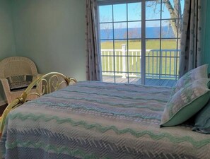 4 bedrooms, desk, free WiFi, bed sheets