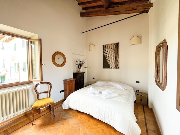 2 habitaciones, tabla de planchar con plancha y wifi gratis 