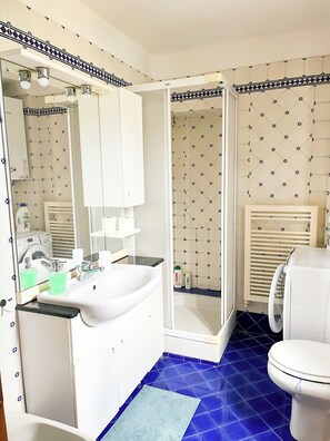 淋浴設備、��風筒、坐浴桶、提供毛巾