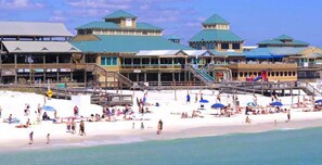 On the beach - 🌊Gulf Views~FREE Beach Svc~Beachfront Pool~Tennis~3BR+Bunks Emerald Isle 302🌅 (Fort Walton Beach)