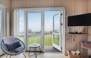 Fireplace, DVD player - Stunning home in Faaborg with kitchen (Faaborg)