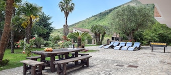 Awesome home in Caiazzo