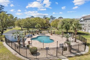 حمّام سباحة خارجي