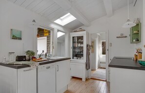 Kylskåp, ugn, spishäll och diskmaskin