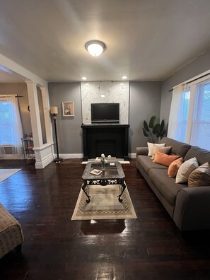 Living area -  3 Bedroom Unit for Travel Working Professionals (Buffalo)