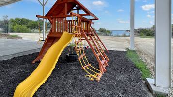 Children’s play area – outdoor