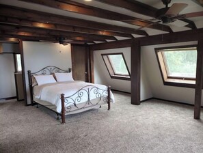 2 bedrooms, desk, free WiFi, bed sheets