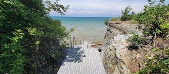 Secluded Cottage with Hidden Cove on Lake Erie