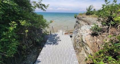 Secluded Cottage with Hidden Cove on Lake Erie