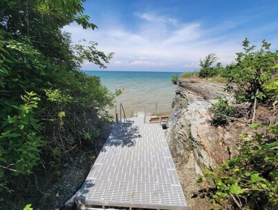 Secluded Cottage with Hidden Cove on Lake Erie
