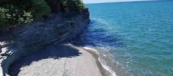 Secluded Cottage with Hidden Cove on Lake Erie