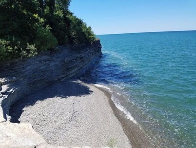 Secluded Cottage with Hidden Cove on Lake Erie