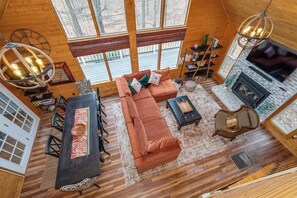 تلفزيون ذكي، مدفأة، مكتب