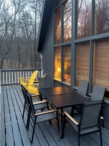 This chalet is a 3 bedroom(s), 2 bathrooms, located in Hedgesville, WV.