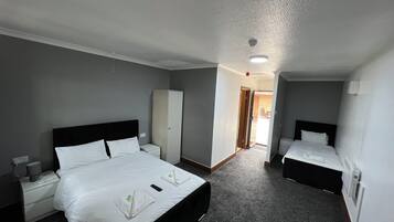 1 habitación, escritorio y sistema de insonorización