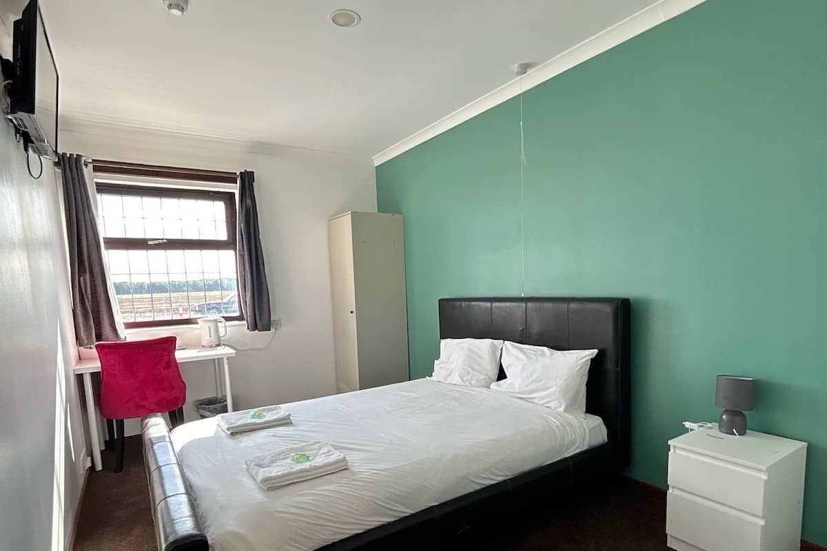 1 bedroom, desk, soundproofing, iron/ironing board