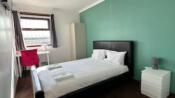 Doppia Classic | Una scrivania, insonorizzazione, ferro/asse da stiro, Wi-Fi gratuito