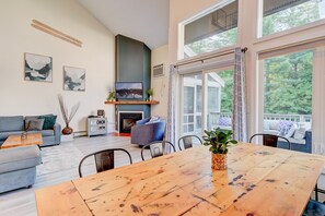 Smart-TV, Kamin, Tischfußball